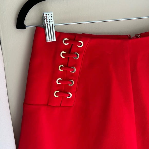 Guess by Marciano red shorts - Picture 2 of 7